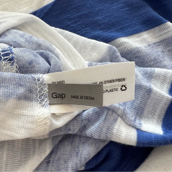 GAP Infinity Scarf - Picture 3 of 3